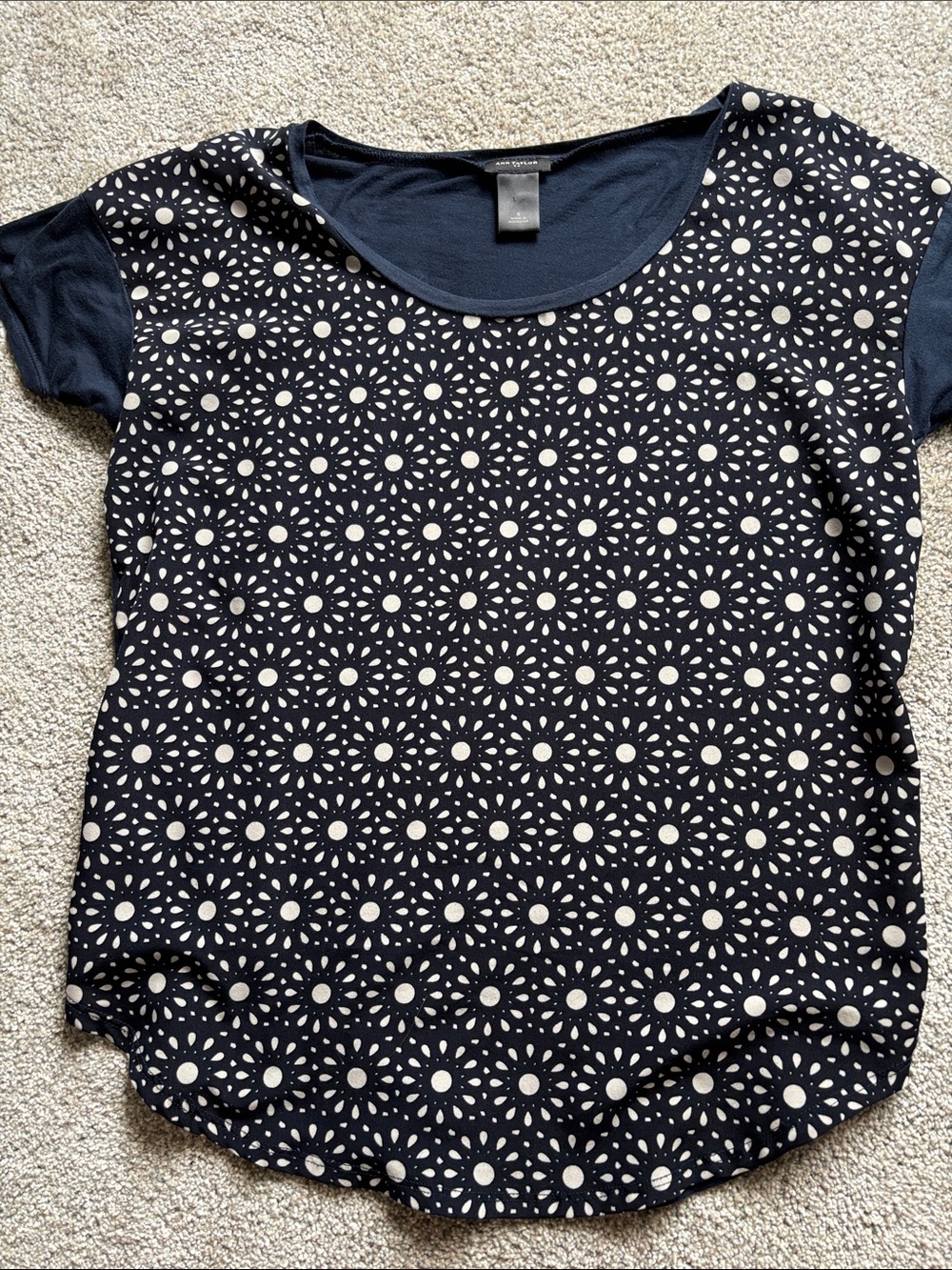 Ann Taylor Navy Short Sleeve Tee with Cream Daisy Motif